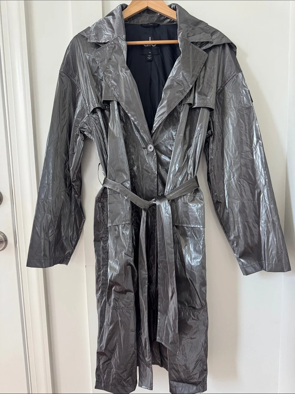 Alo Metallic Break Line Trench Size XS